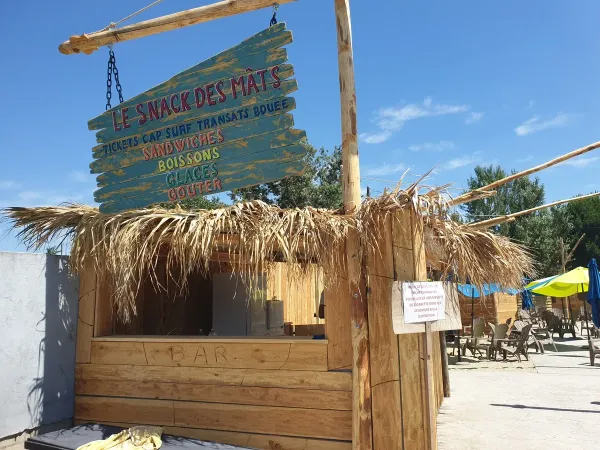 Un snack-bar au camping Roan Les Sables d'Or.