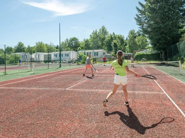 Tennis au camping Roan Domaine des Bans