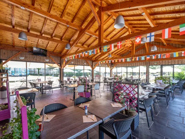 Restaurant au camping du Domaine des Bans.