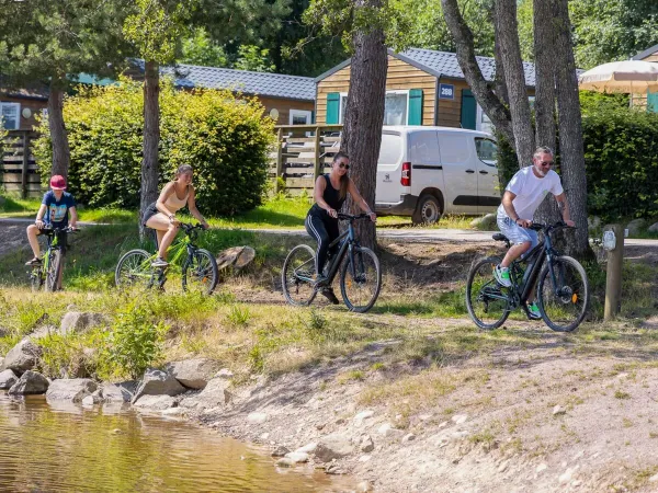 Cyclisme au camping Roan Domaine des Bans.