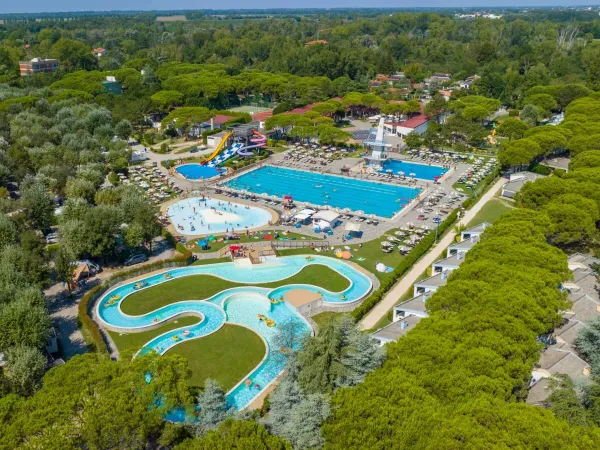 Aperçu des piscines du camping Roan Marina Julia Camping Village.
