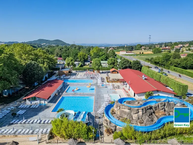 Aperçu des piscines du camping Roan de Galaure.