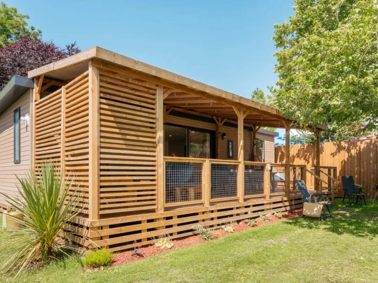 Le Mobil-home Supreme Plus Lounge au camping Roan La Vallée.