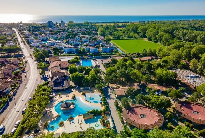 Vue aérienne du camping Roan à Tahiti.