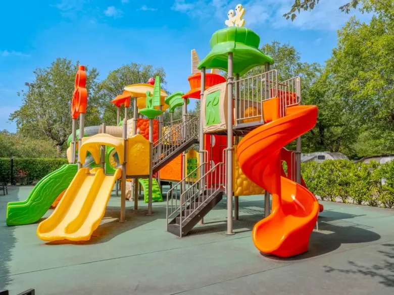 L'aire de jeux du camping Roan Tenuta Primero.