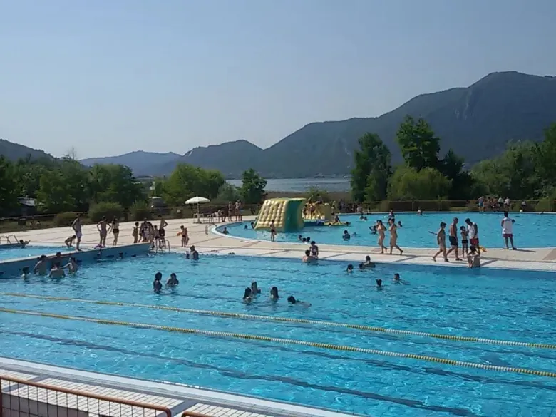 Les trois piscines du complexe sportif Sporting Lido, au camping Roan de Sassabanek.