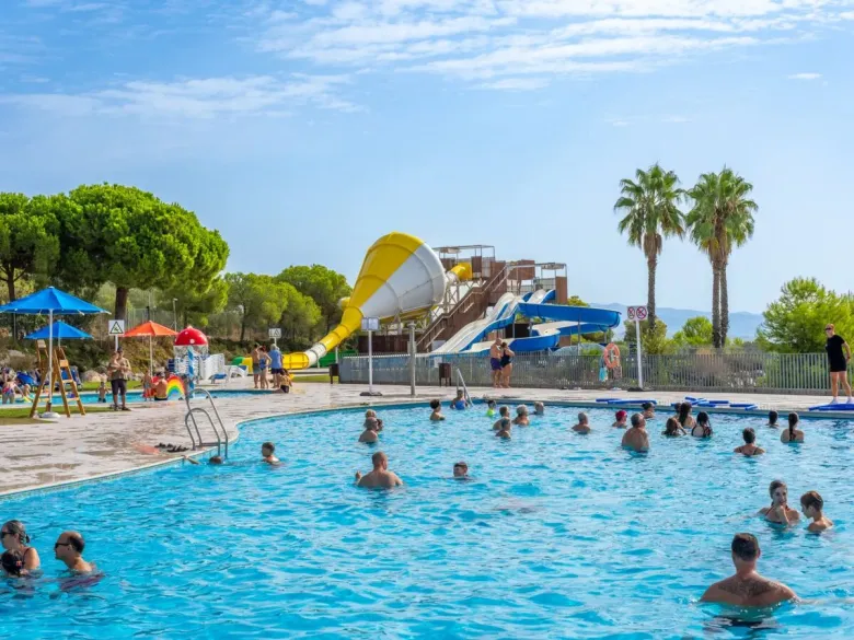 Toboggans aquatiques au camping Roan Vilanova Park.