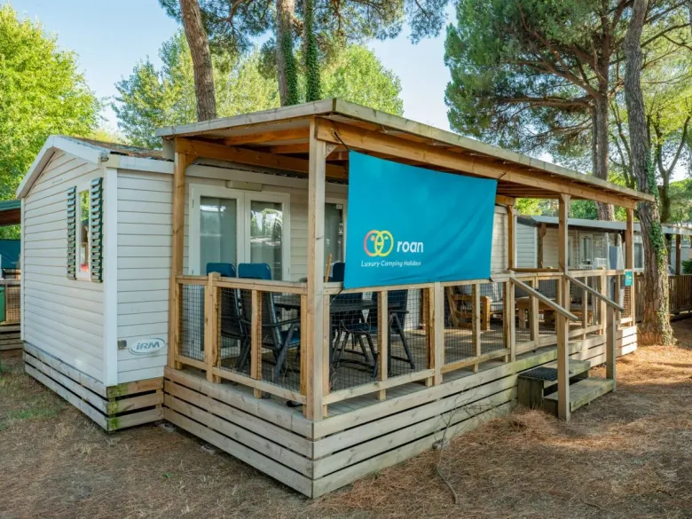 Mobil-homes « Lounge » de luxe de la marque Roan au camping Adriano Family Collection.