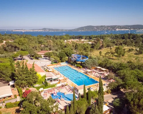 Piscine olympique au camping Roan Domaine Naïades.