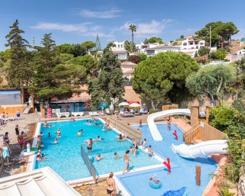 Aperçu de la piscine du camping Roan Cala Canyelles.