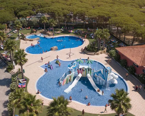 Vue d'ensemble des piscines du camping Roan Bella Terra.