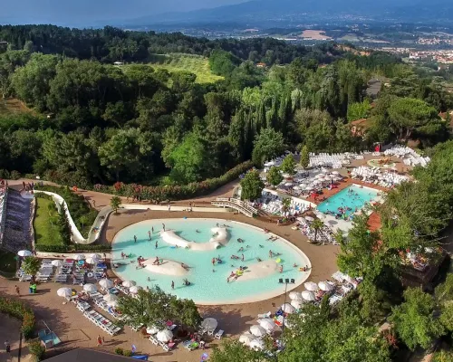 Aperçu piscine Roan camping hu Norcenni Girasole village.