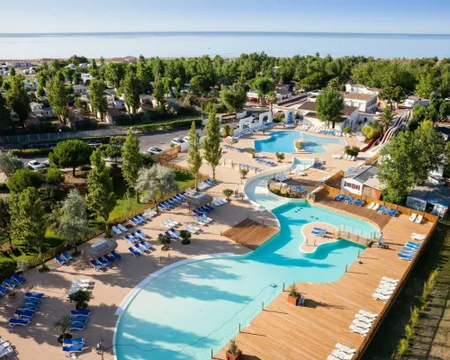 Aperçu des piscines du Roan camping Méditerranée Plage.