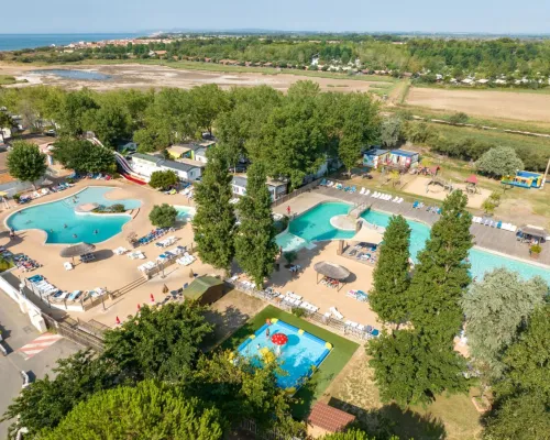 Zwembaden op Roan camping Méditerranée Plage.