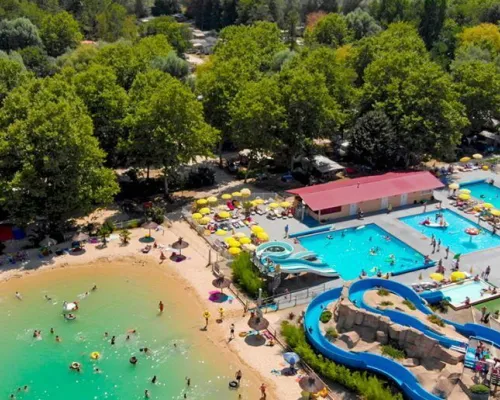 Aperçu des piscines du camping Roan de Galaure.