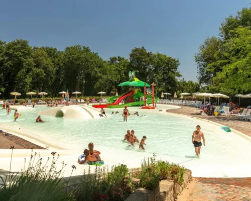 Le parc aquatique du camping Roan hu I Pini village.