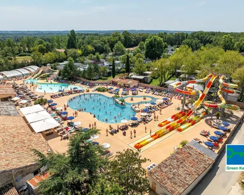 Parc aquatique au camping Roan Château de Fonrives.