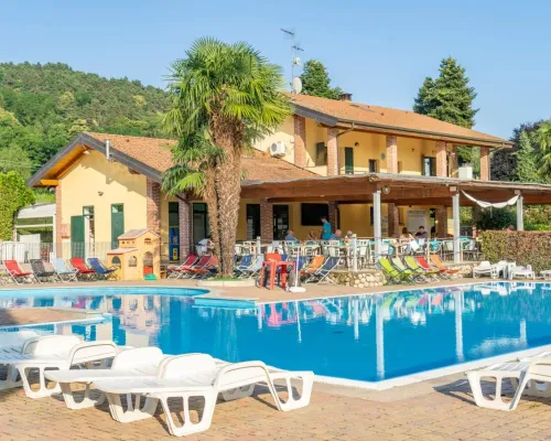 Piscine du camping Roan Okay Lido.