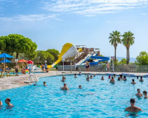 Toboggans aquatiques au camping Roan Vilanova Park.