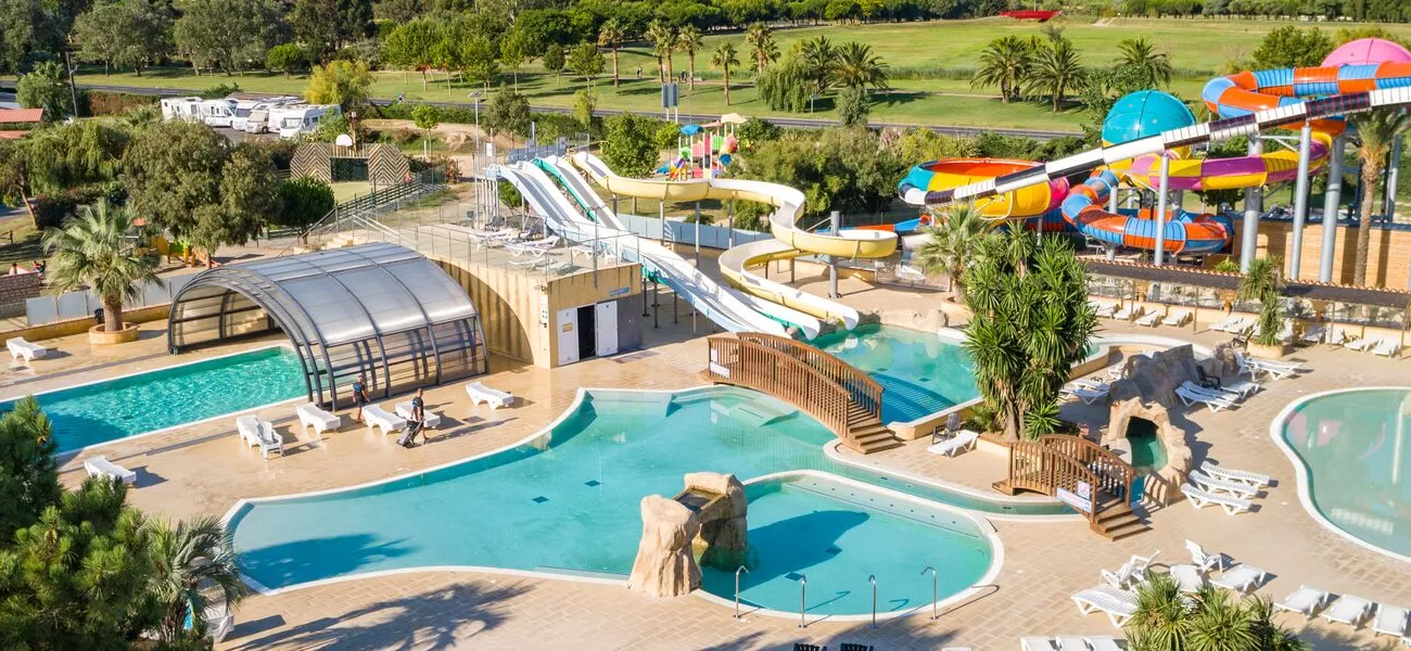 Parcs aquatiques avec toboggans à Marvilla Parks.