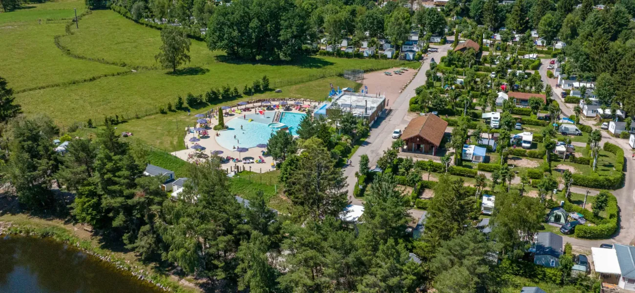 La nature impressionnante située autour du camping Domaine des Bans.