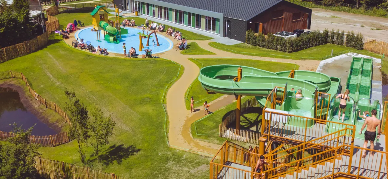 La piscine extérieure du camping Marvilla Parks Kaatsheuvel.