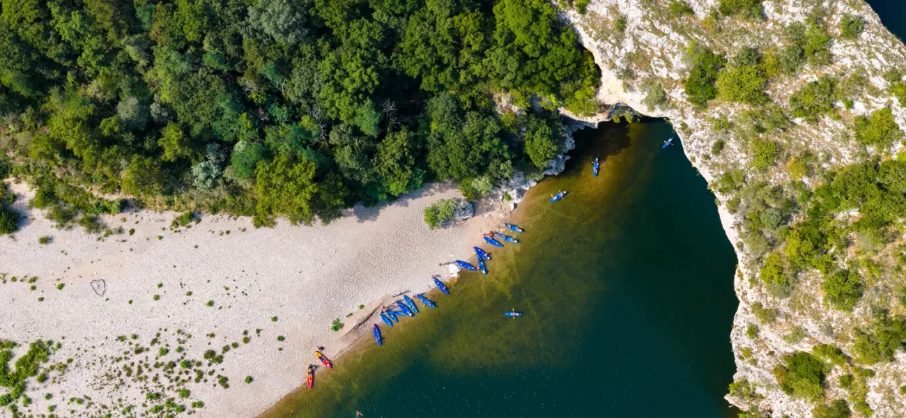Un lac en Ardèche.