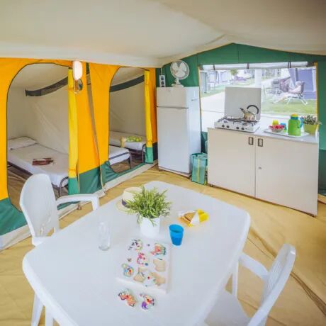 Tente bungalow toilé avec offre de dernière minute